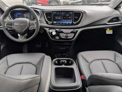 2026 Chrysler Pacifica, $42078. Photo 8