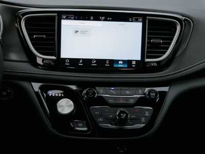 2026 Chrysler Pacifica, $41632. Photo 9