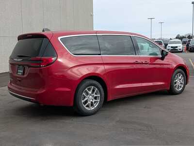 2026 Chrysler Pacifica, $40732. Photo 2