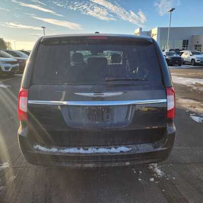 2016 Chrysler Town & Country, $9000. Photo 3