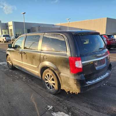 2016 Chrysler Town & Country, $9000. Photo 4