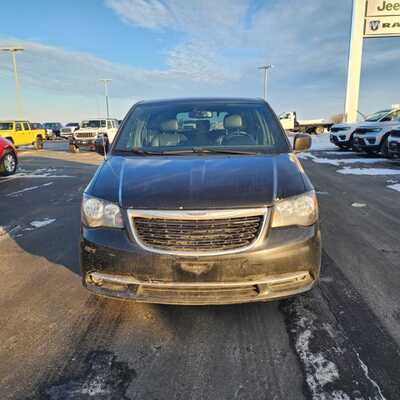 2016 Chrysler Town & Country, $9000. Photo 6