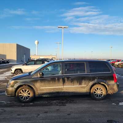2016 Chrysler Town & Country, $9000. Photo 7
