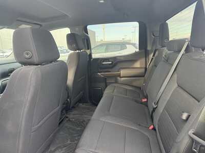 2022 Chevrolet 1500 Crew Cab, $30000. Photo 9