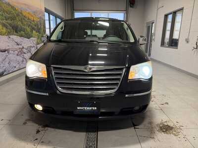 2009 Chrysler Town & Country, $7000. Photo 2