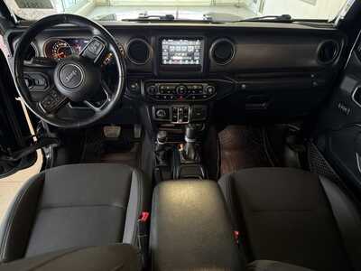 2020 Jeep Wrangler Unlimited, $30000. Photo 5