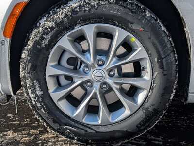 2026 Chrysler Pacifica, $44336. Photo 4