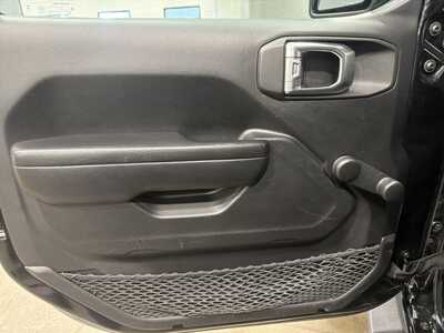 2023 Jeep Wrangler, $26000. Photo 12