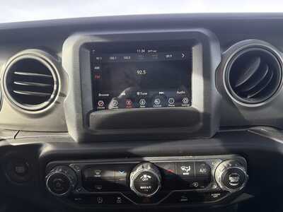 2023 Jeep Wrangler, $26000. Photo 4