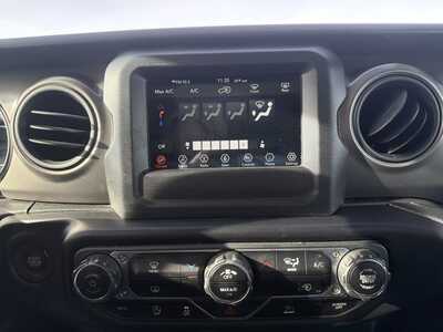 2023 Jeep Wrangler, $26000. Photo 5