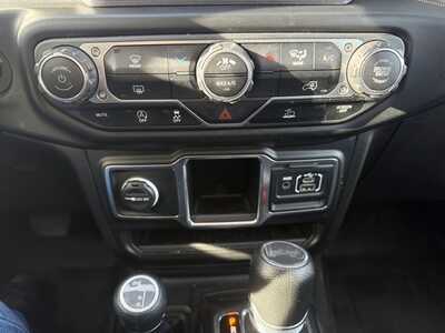 2023 Jeep Wrangler, $26000. Photo 7