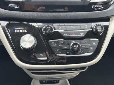 2020 Chrysler Pacifica, $17000. Photo 8