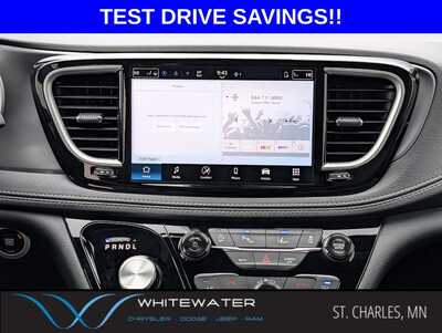 2026 Chrysler Pacifica, $42184. Photo 10