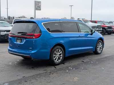 2026 Chrysler Pacifica, $44334. Photo 2