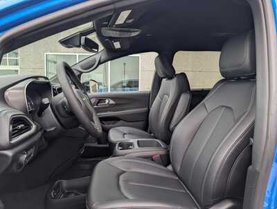 2026 Chrysler Pacifica, $44334. Photo 5