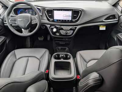 2026 Chrysler Pacifica, $44334. Photo 8