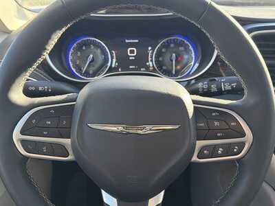 2024 Chrysler Pacifica, $35500. Photo 12