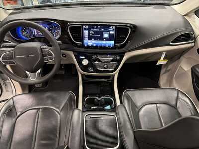 2024 Chrysler Pacifica, $35500. Photo 4