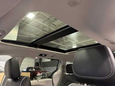 2024 Chrysler Pacifica, $35500. Photo 5
