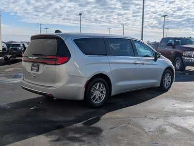 2026 Chrysler Pacifica, $40000. Photo 2