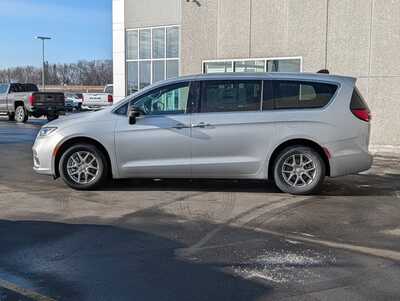 2026 Chrysler Pacifica, $40000. Photo 3