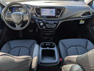 2026 Chrysler Pacifica, $40000. Photo 8