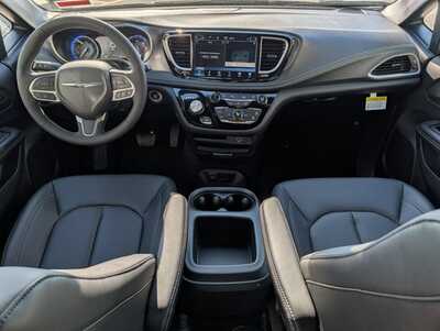 2026 Chrysler Pacifica, $45138. Photo 8