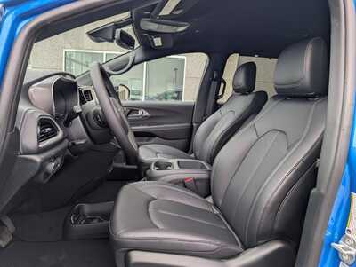 2026 Chrysler Pacifica, $44334. Photo 5