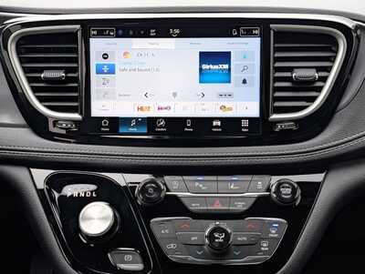 2026 Chrysler Pacifica, $44334. Photo 9