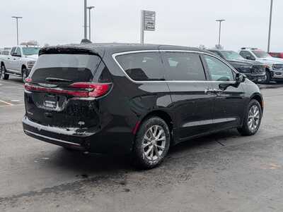 2026 Chrysler Pacifica, $43888. Photo 2
