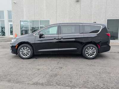 2026 Chrysler Pacifica, $43888. Photo 3