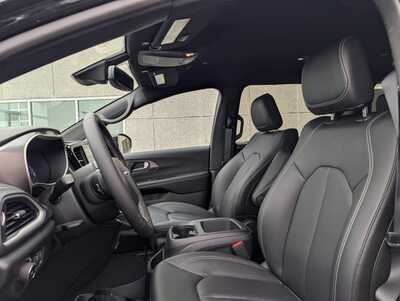 2026 Chrysler Pacifica, $43888. Photo 5