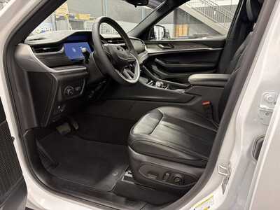 2024 Jeep Grand Cherokee, $34000. Photo 3