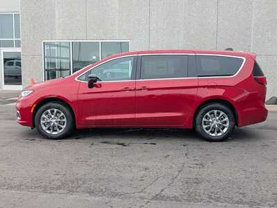 2026 Chrysler Pacifica, $44334. Photo 3