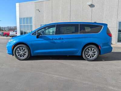 2026 Chrysler Pacifica, $45584. Photo 3