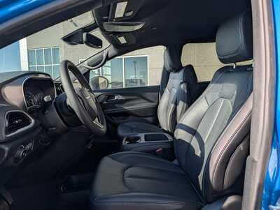 2026 Chrysler Pacifica, $45584. Photo 5