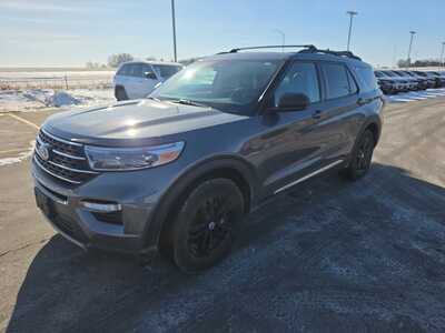 2021 Ford Explorer, $28000. Photo 2