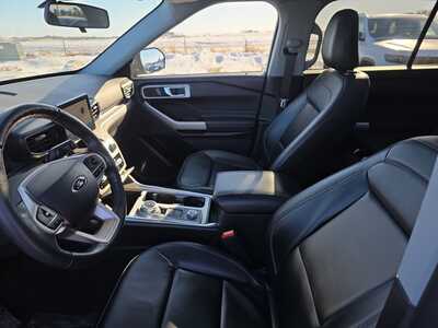 2021 Ford Explorer, $28000. Photo 3