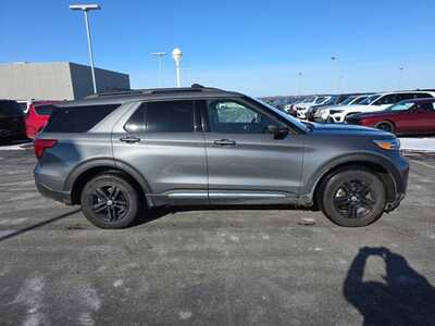 2021 Ford Explorer, $28000. Photo 5