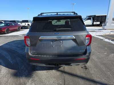 2021 Ford Explorer, $28000. Photo 7