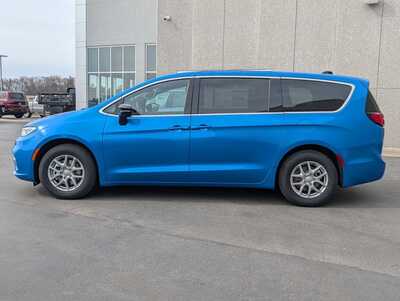 2026 Chrysler Pacifica, $42809. Photo 3