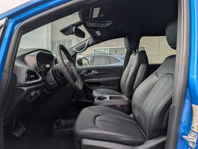 2026 Chrysler Pacifica, $42809. Photo 5