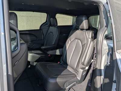 2026 Chrysler Pacifica, $46072. Photo 6