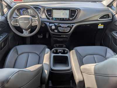 2026 Chrysler Pacifica, $46072. Photo 8