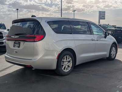 2026 Chrysler Pacifica, $43435. Photo 2