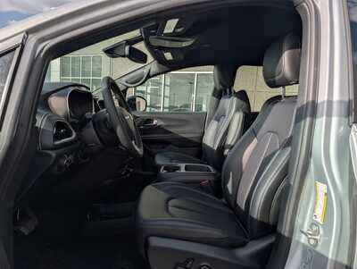 2026 Chrysler Pacifica, $43435. Photo 5