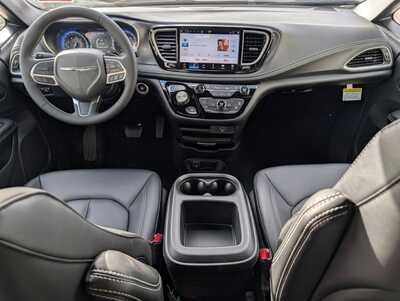 2026 Chrysler Pacifica, $43435. Photo 8