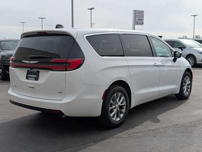 2026 Chrysler Pacifica, $45626. Photo 2