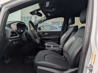 2026 Chrysler Pacifica, $45626. Photo 5
