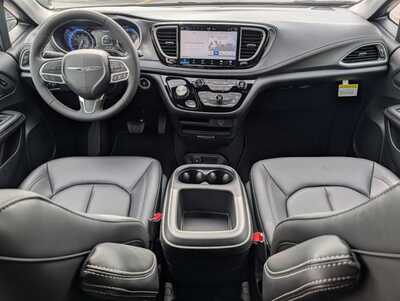 2026 Chrysler Pacifica, $45626. Photo 8